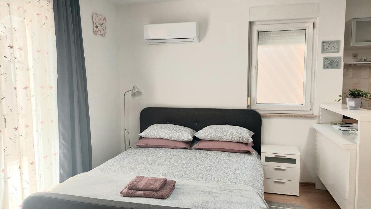 Studio 7Even Ground Floor Apartment Pula Exterior foto
